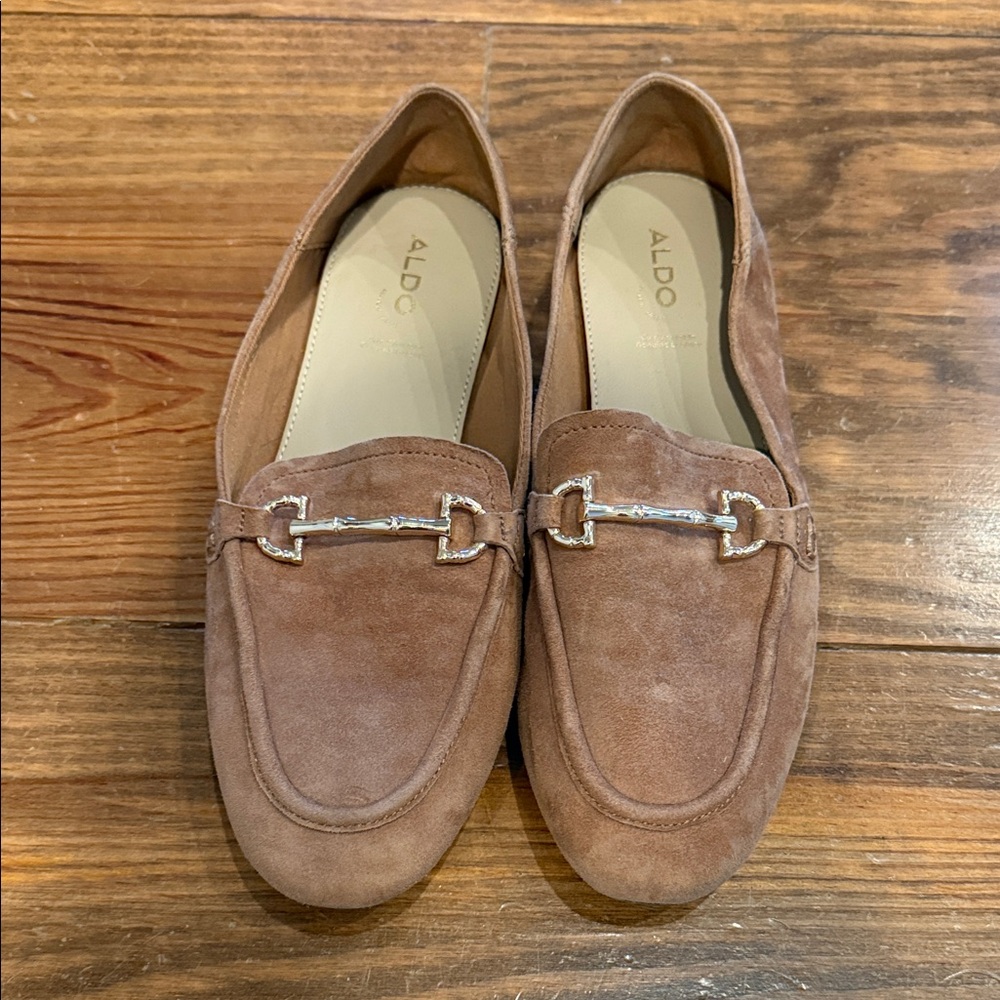 Aldo women’s Camel Suede Loafers with Gold Accents Size 9